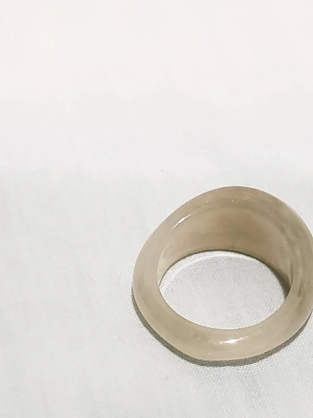 Chunky Dome Beige Acrylic Resin Ring Glossy Finish Gold Glitter Flecks Size 8